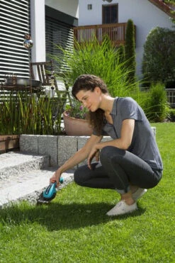 Gardena Accu Grasschaar ClassicCut Met Buxusmes 8 Gardena Accu Grasschaar ClassicCut Met Buxusmes -Tuin Gereedschap 4078500042512 gardena accu grasschaar classiccut met buxusmes 2.298